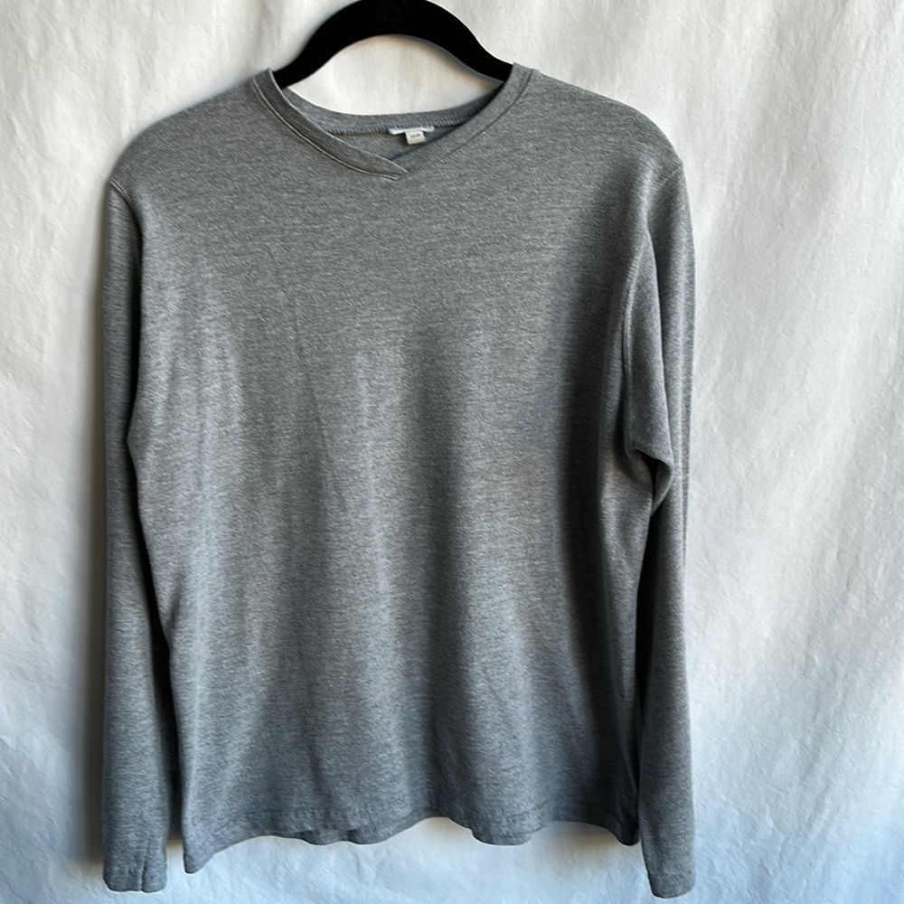 Gray long-sleeve V-neck T-shirt, size S